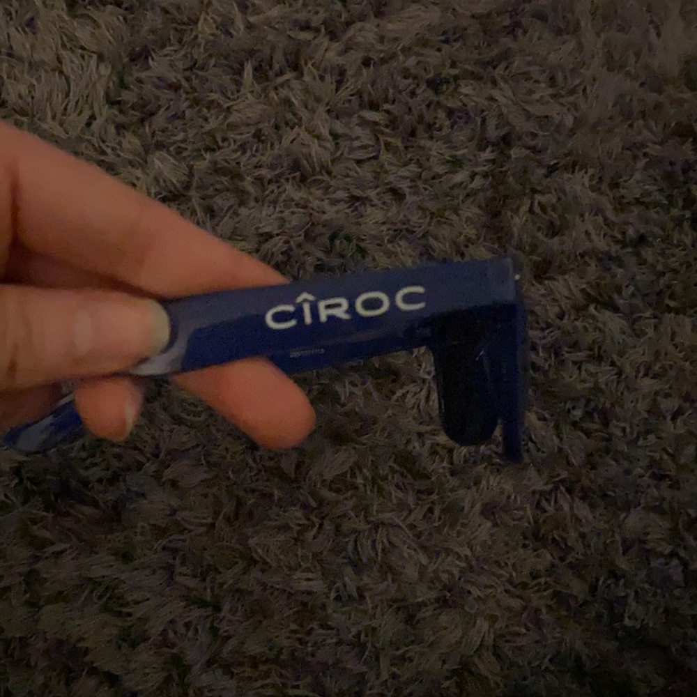 Blue sunglasses - Picture 2 of 3